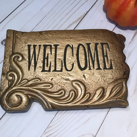 Other - Welcome sign scroll design distressed wall plaque